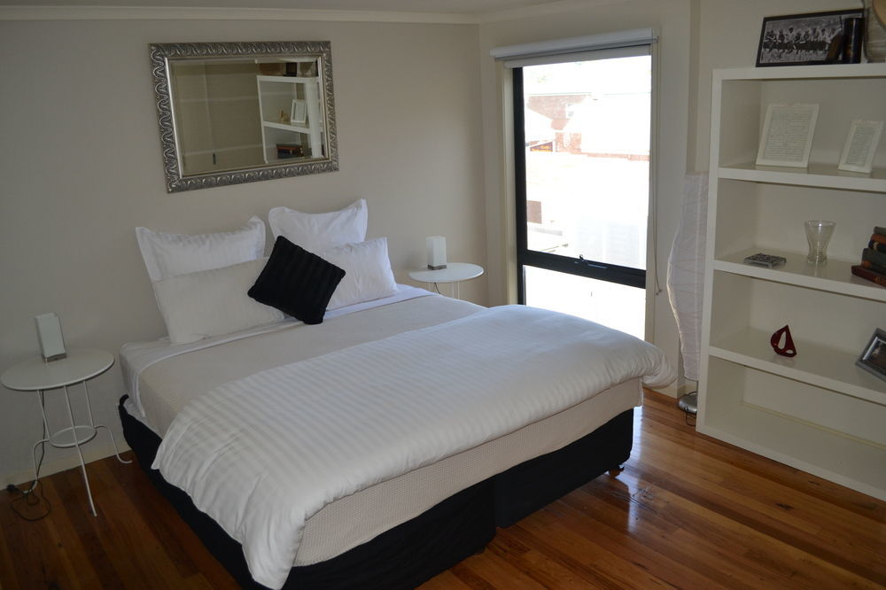 Metung Waters Motel And Apartments Bagian luar foto