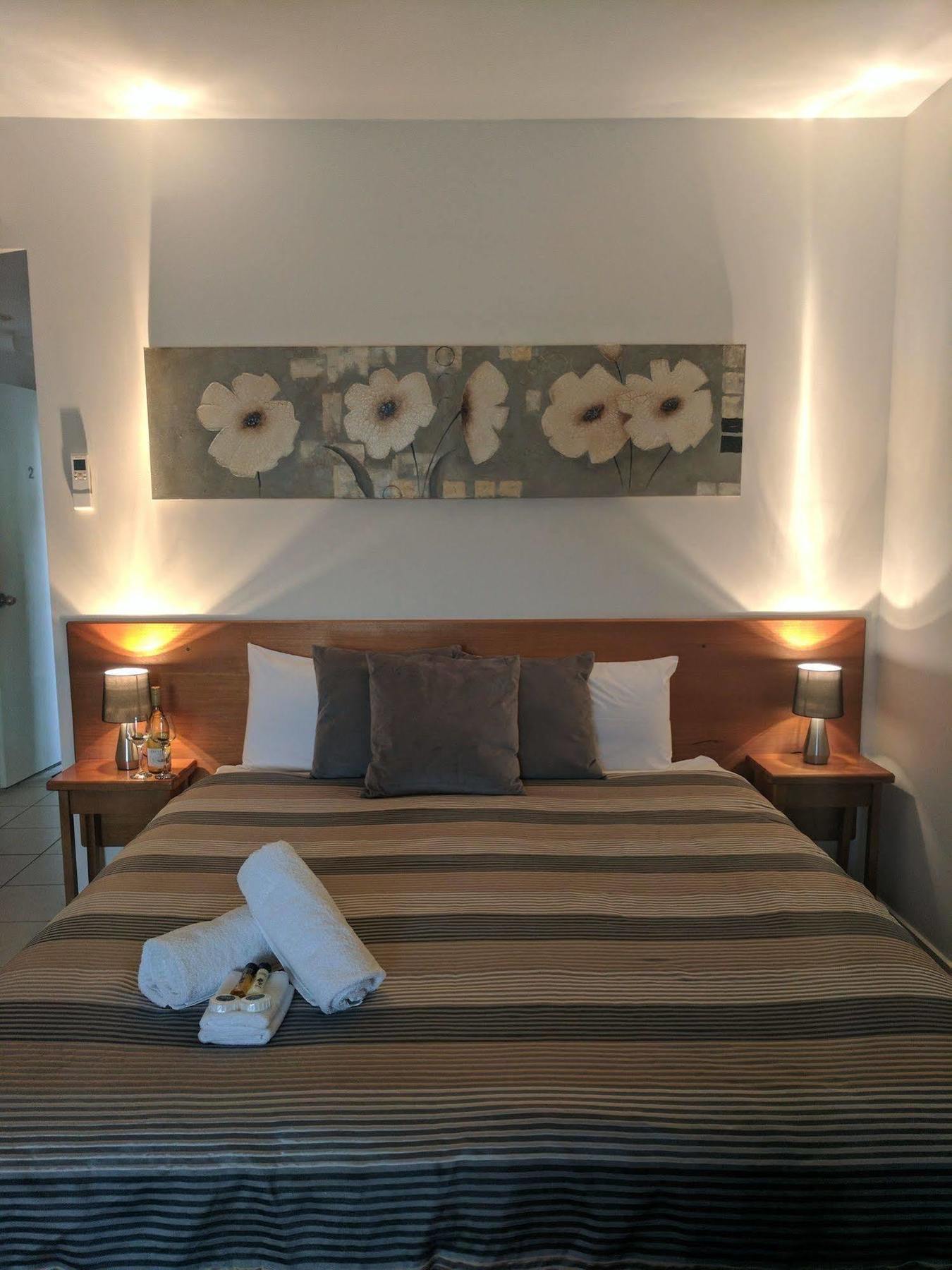 Metung Waters Motel And Apartments Bagian luar foto