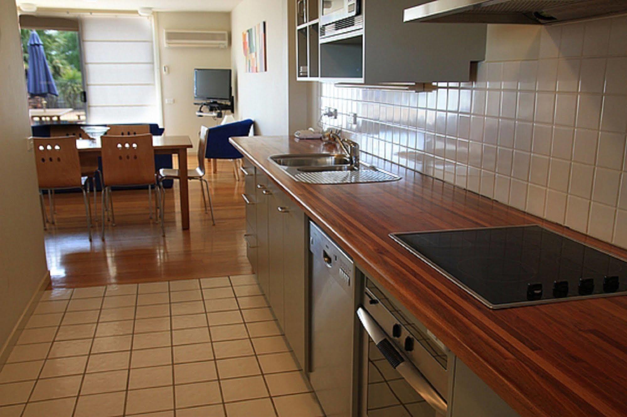 Metung Waters Motel And Apartments Bagian luar foto