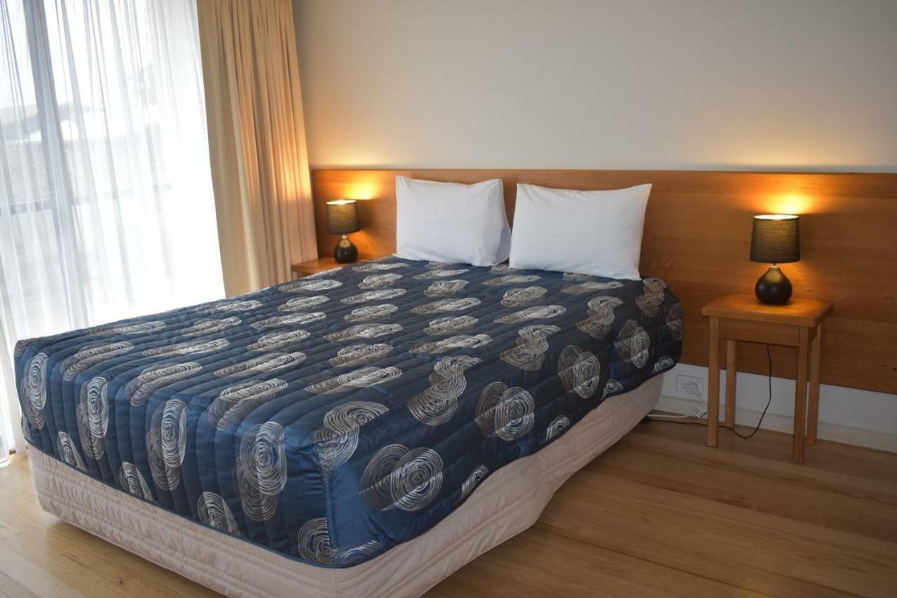 Metung Waters Motel And Apartments Bagian luar foto