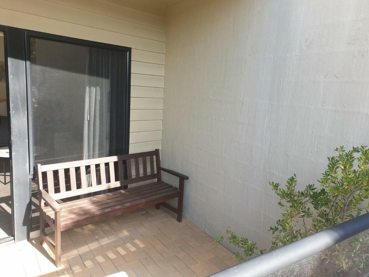 Metung Waters Motel And Apartments Bagian luar foto
