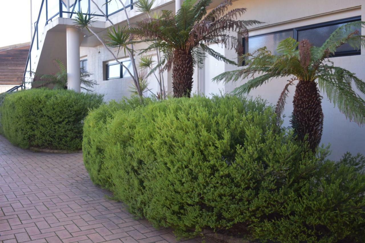 Metung Waters Motel And Apartments Bagian luar foto